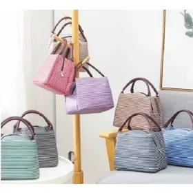 Family hűtőtáska 23x14x18cm több féle