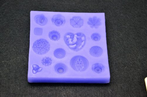 Family marcipán/fondant mintázó, szilikon, kör alakú motívumok 16-os (9,5x9,5 cm)