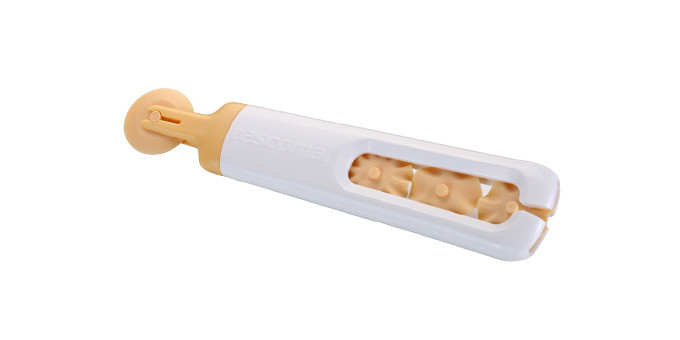 Tescoma DELÍCIA Derelyevágó négy kerékkel